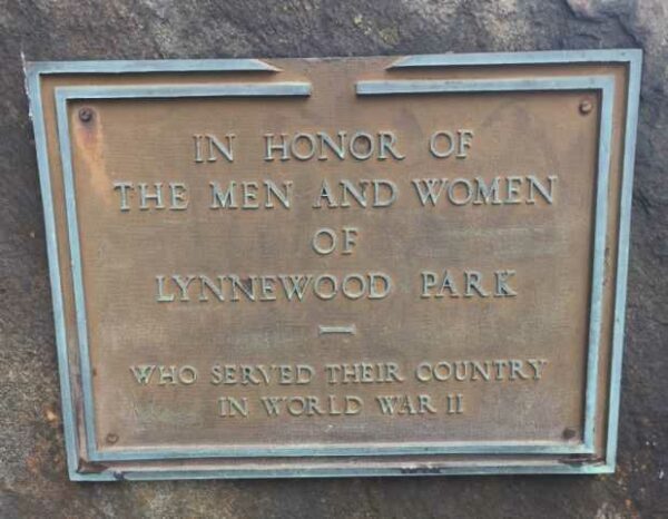 LINNEWOOD PARK WORLD WAR II MEMORIAL PLAQUE