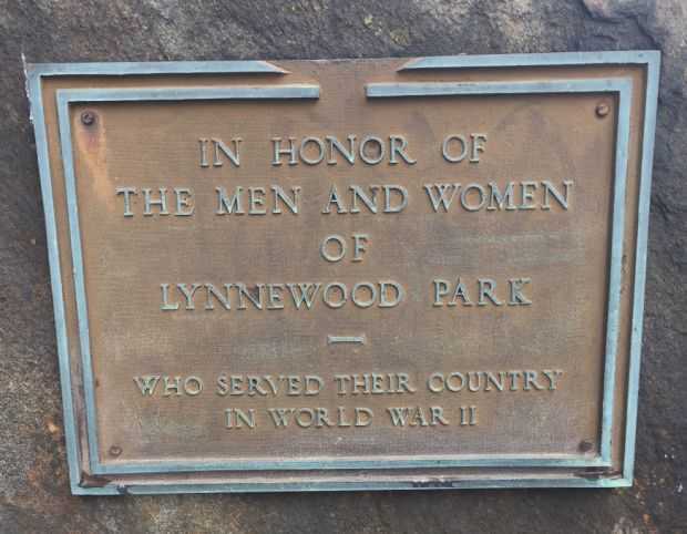 LINNEWOOD PARK WORLD WAR II MEMORIAL PLAQUE