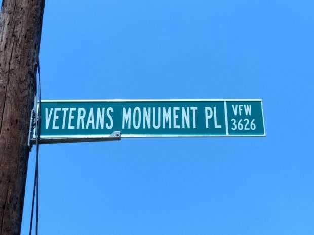 VETERANS MONUMENT PL MEMORIAL STREET SIGN