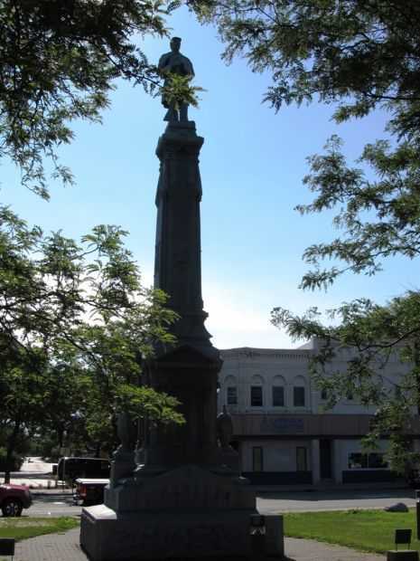 FOND DU LAC CIVIL WAR MEMORIAL FRONT