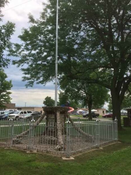 IN MEMORY OF OUR SOLDIERS MEMORIAL FLAGPOLE
