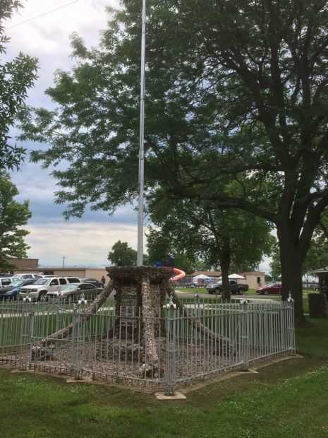 IN MEMORY OF OUR SOLDIERS MEMORIAL FLAGPOLE
