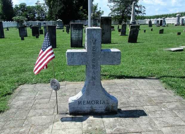 SINKING SPRING VETERANS MEMORIAL CROSS