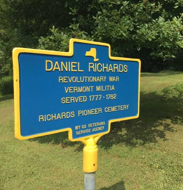 DANIEL RICHARDS REVOLUTIONARY WAR MEMORIAL MARKER