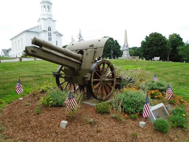 CAPTURED WORLD WAR I GERMAN HOWITZER 155 MM MEMORIAL CANNON