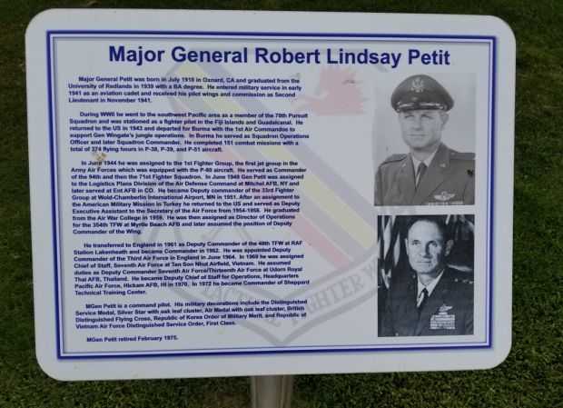 MAJOR GENERAL ROBERT LINDSAY PETIT MEMORIAL PLAQUE