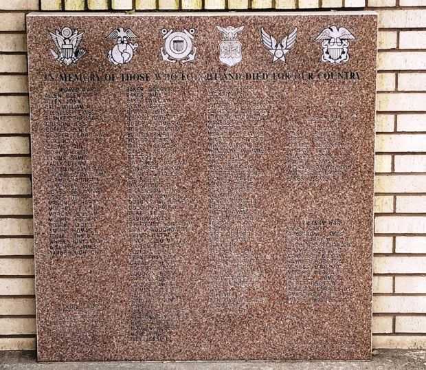 GARVIN COUNTY WAR VETERANS MEMORIAL  HONOR ROLL STONE