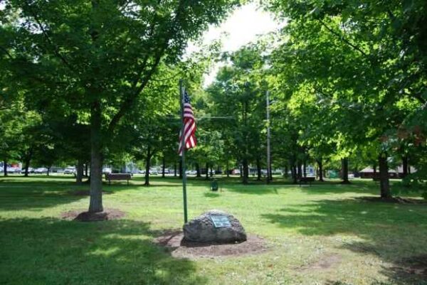 BURTON SOLDIERS OF THE AMERICAN REVOLUTION WAR MEMORIAL