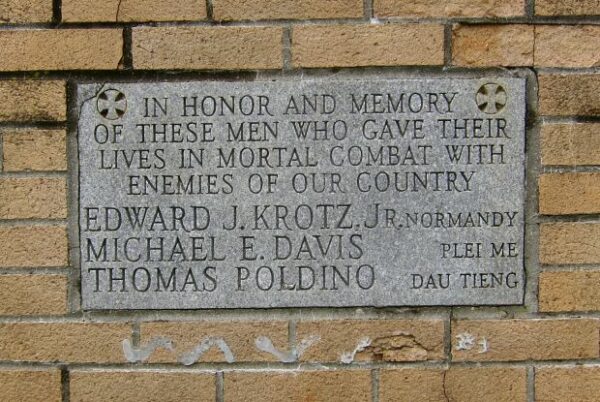 LINDENHURST WAR VETERANS MEMORIAL HONOR ROLL STONE