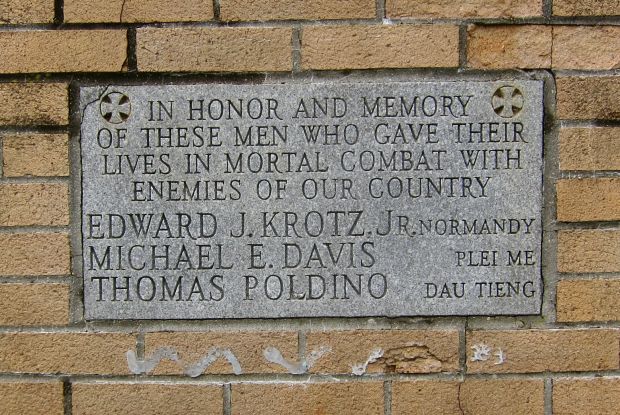 LINDENHURST WAR VETERANS MEMORIAL HONOR ROLL STONE