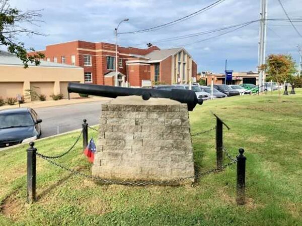 MARSHALL COUNTY CIVIL WAR MEMORIAL CANNON