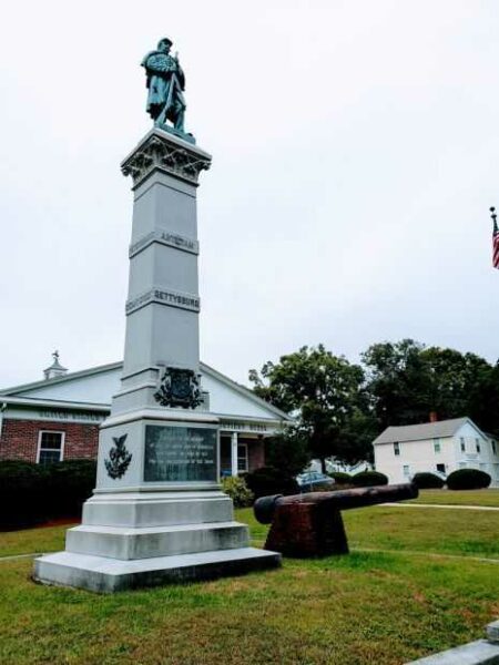 BROOKLYN, CT. CIVIL WAR MEMORIAL