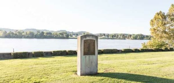 REVOLUTIONARY SOLDIERS BURIED IN MASON COUNTY MEMORIAL