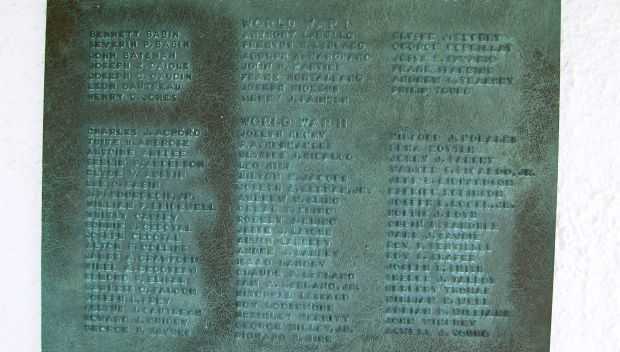 ASCENSION PARISH WORLD WAR I AND WORLD WAR II MEMORIAL PLAQUE CLOSE-UP