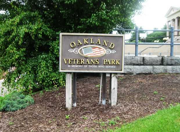 OAKLAND VETERANS PARK MEMORIAL ENTRANCE MARKER