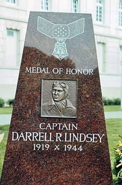 CAPTAIN DARRELL R. LINDSEY MEDAL OF HONOR WAR MEMORIAL