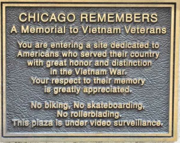 CHICAGO REMEMBERS VIETNAM VETERANS MEMORIAL ENTRANCE PLAQUE