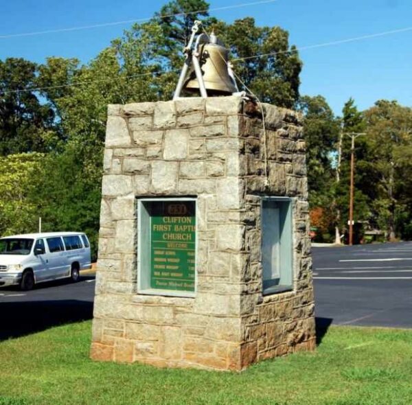 CLIFTON FIRST BAPTIST CHURCH WORLD WAR II MEMORIAL