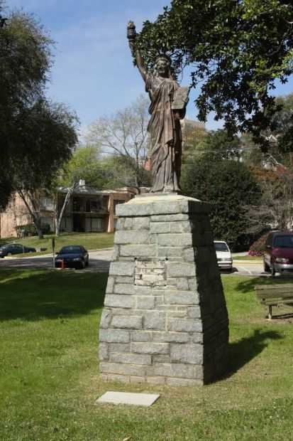 THE STATUE OF LIBERTY DIVISION WAR MEMORIAL