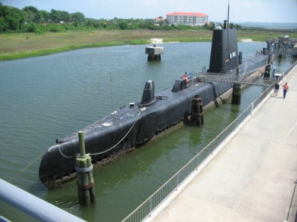 CLAMAGORE (SS-343) MEMORIAL SUBMARINE