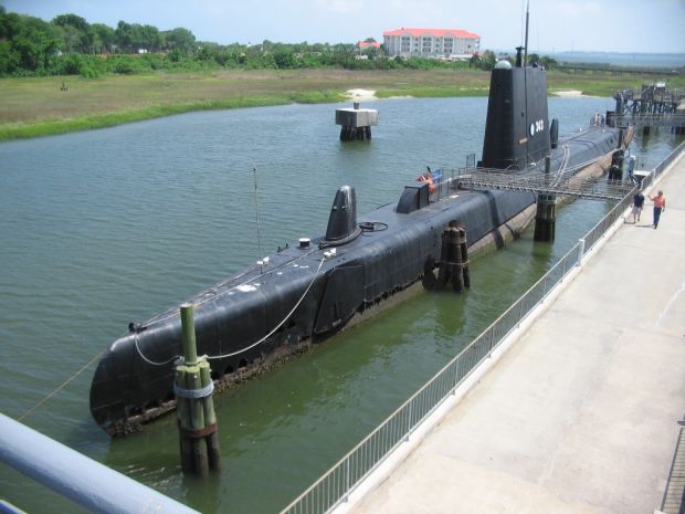 CLAMAGORE (SS-343) MEMORIAL SUBMARINE