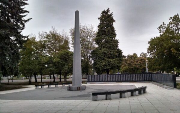 THE OREGON WW II MEMORIAL BACK