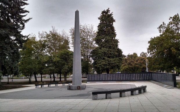 THE OREGON WW II MEMORIAL BACK