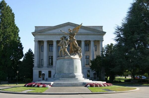 WINGED VICTORY MONUMENT SIDE VIEW