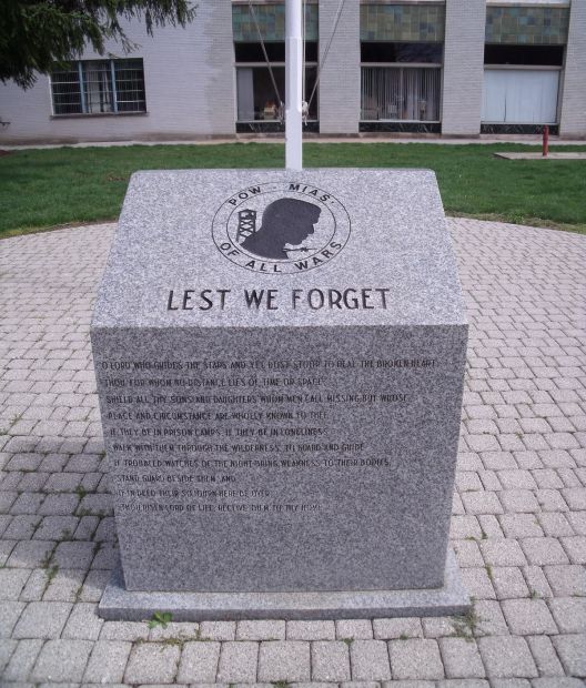 LEST WE FORGET POW MIAS OF ALL WARS MEMORIAL