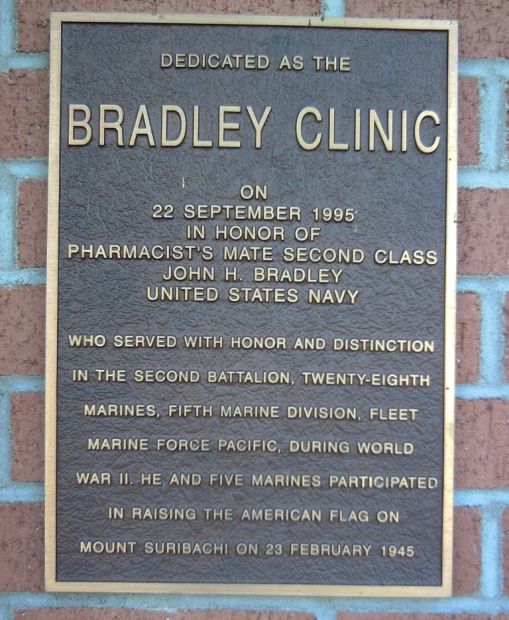 BRADLEY CLINIC WAR MEMORIAL BUILDING PLAQUE
