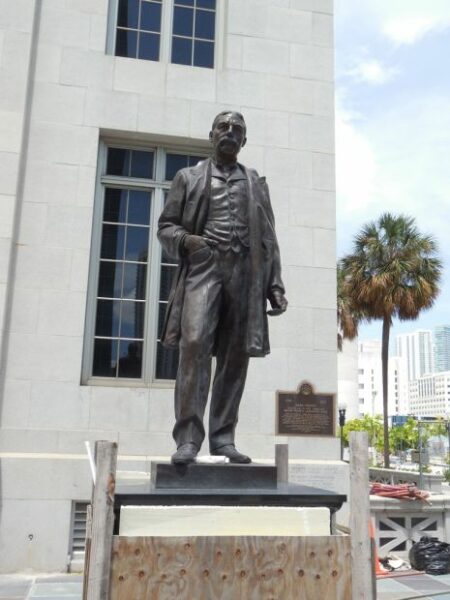 MAJOR FRANCIS LANGHORNE DADE WAR MEMORIAL