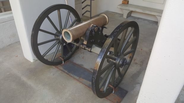 MOUNTAIN HOWITZERS WAR MEMORIAL