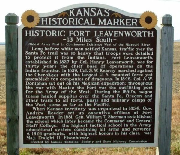 HISTORIC FORT LEAVENWORTH MEMORIAL MARKER