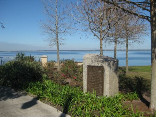 SITE OF FORT MELLON WAR MEMORIAL