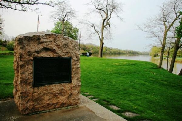 FORT DEFIANCE WAR MEMORIAL