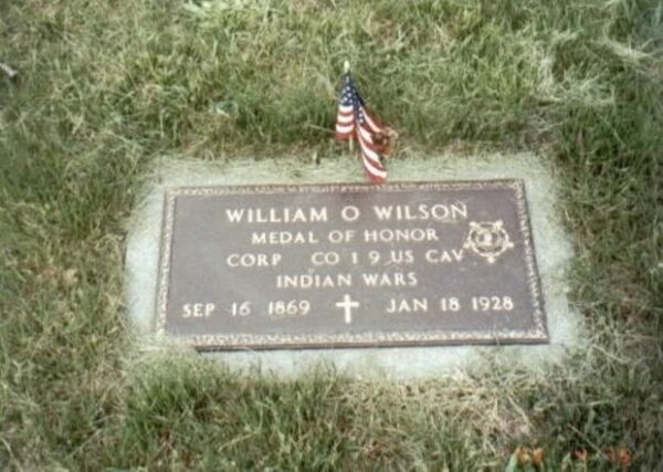 WILLIAM O WILSON MEDAL OF HONOR WAR MEMORIAL GRAVESTONE
