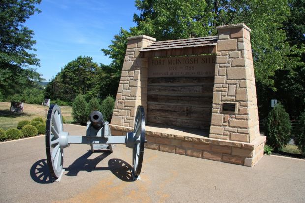 FORT MCINTOSH FIRST AMERICAN REGIMENT MEMORIAL