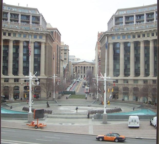 THE UNITED STATES NAVY MEMORIAL
