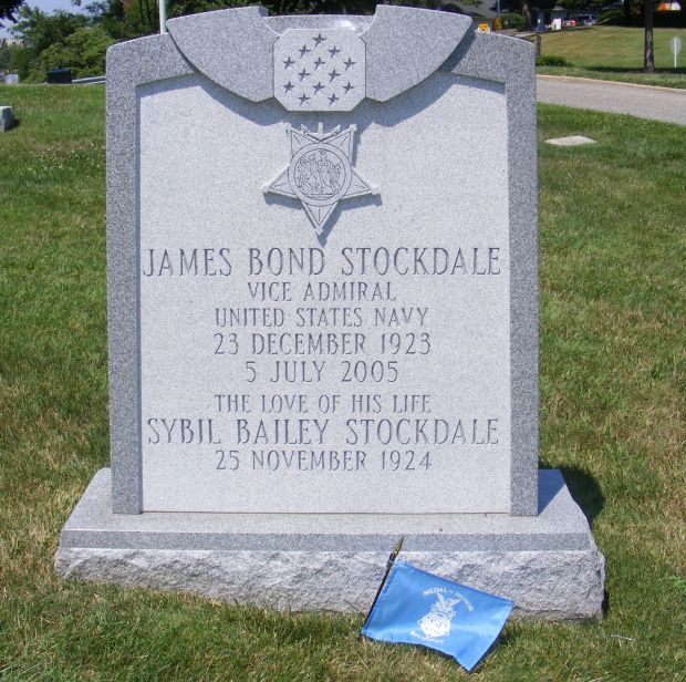 JAMES BOND STOCKDALE MEDAL OF HONOR WAR MEMORIAL GRAVESTONE