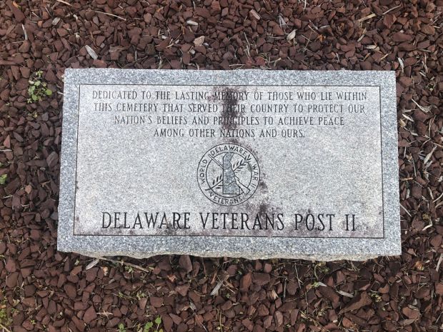 LAKESIDE CEMETERY VETERANS MEMORIAL TABLET