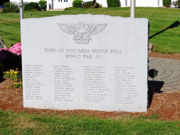 TOWN OF COLUMBIA HONOR ROLL WORLD WAR II MEMORIAL
