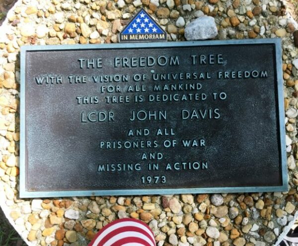 THE FREEDOM TREE LCDR JOHN DAVIS MEMORIAL TREE PLAQUE