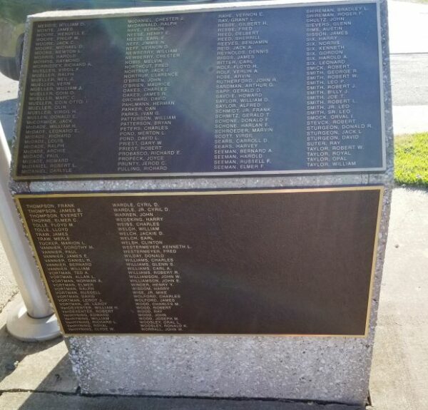 BLUFFS WAR VETERANS MEMORIAL PLAQUE D