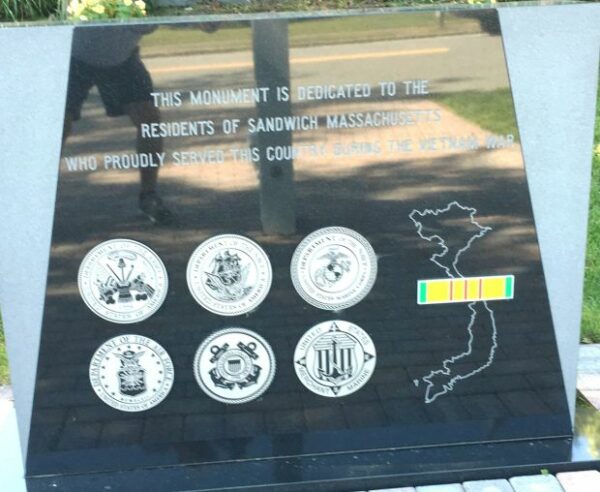 SANDWICH VIETNAM WAR MEMORIAL PLAQUE