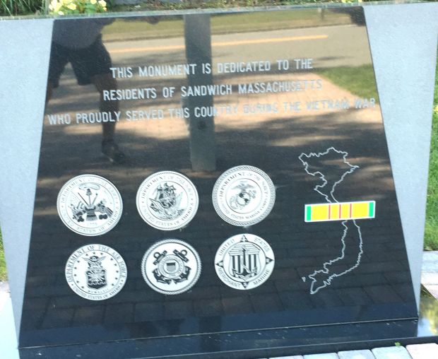 SANDWICH VIETNAM WAR MEMORIAL PLAQUE