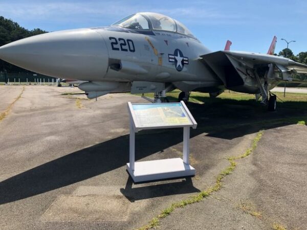 GRUMMAN NF-14D TOMCAT MEMORIAL AIRCRAFT
