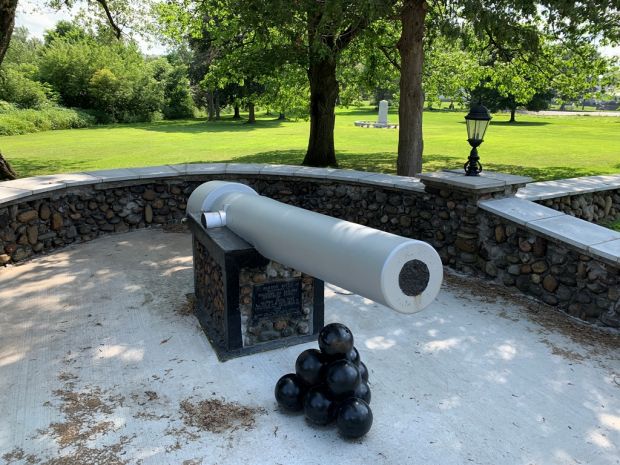 G.A.R. PARROT RIFLE WAR MEMORIAL