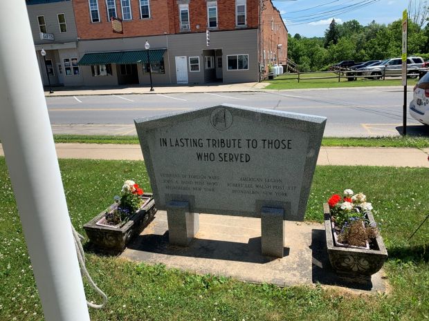 BROADALBIN LEST WE FORGET WAR MEMORIAL BACK