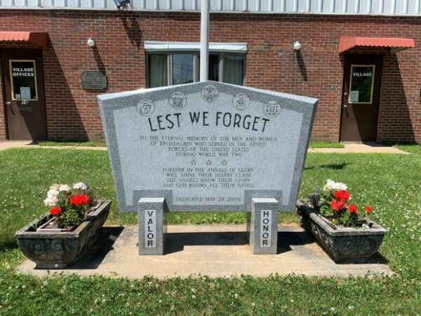 BROADALBIN LEST WE FORGET WAR MEMORIAL FRONT