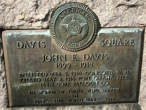 DAVIS SQUARE MEMORIAL PLAQUE